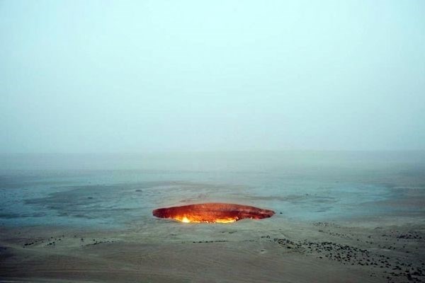 В ноябре 2013 года известный канадский путешественник и исследователь Джордж Колонис спустился на дно кратера для проведения исследований и сбора образцов.